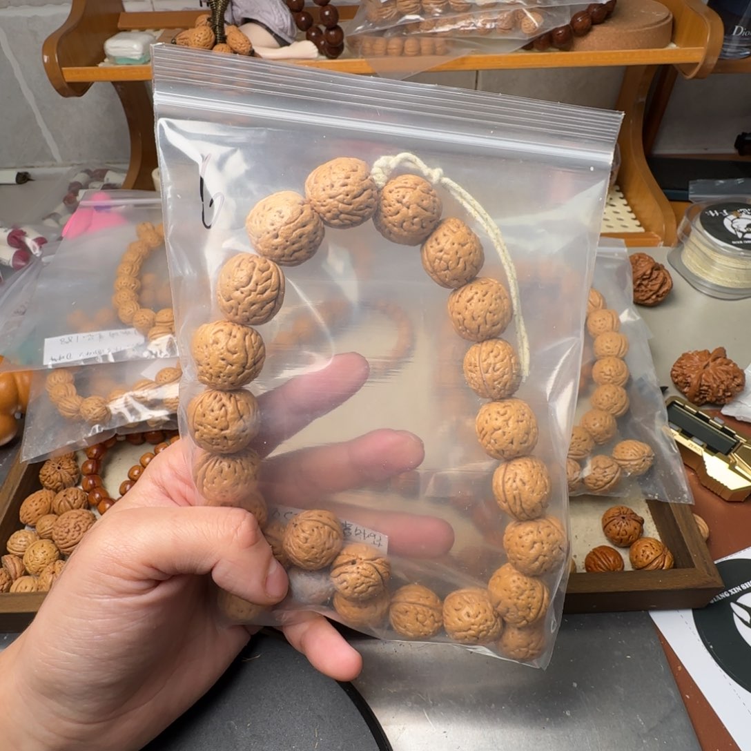 两***斤吊坠桃核哈哈哈哈哈哈哈哈哈