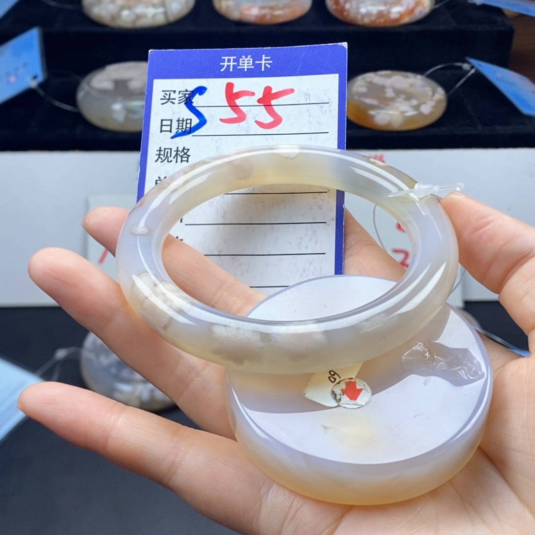 石英质玉手镯未镶嵌
