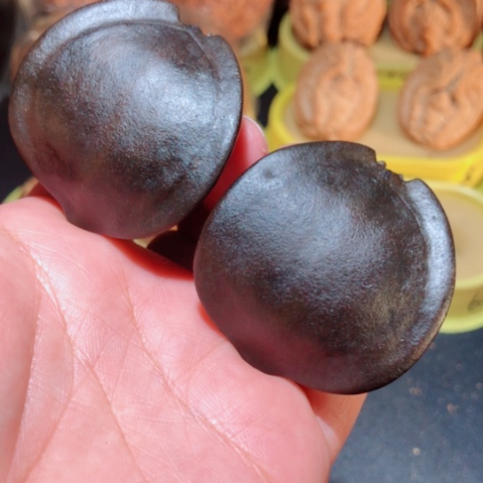 文玩核桃把件异型三角地焖橄榄