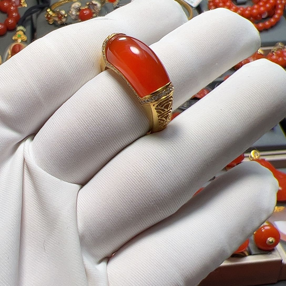 南红玛瑙18K金镶嵌精品马鞍女戒18K金镶嵌蜕**蝶