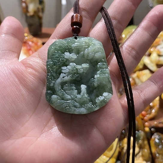 蛇纹石玉未镶嵌颈饰