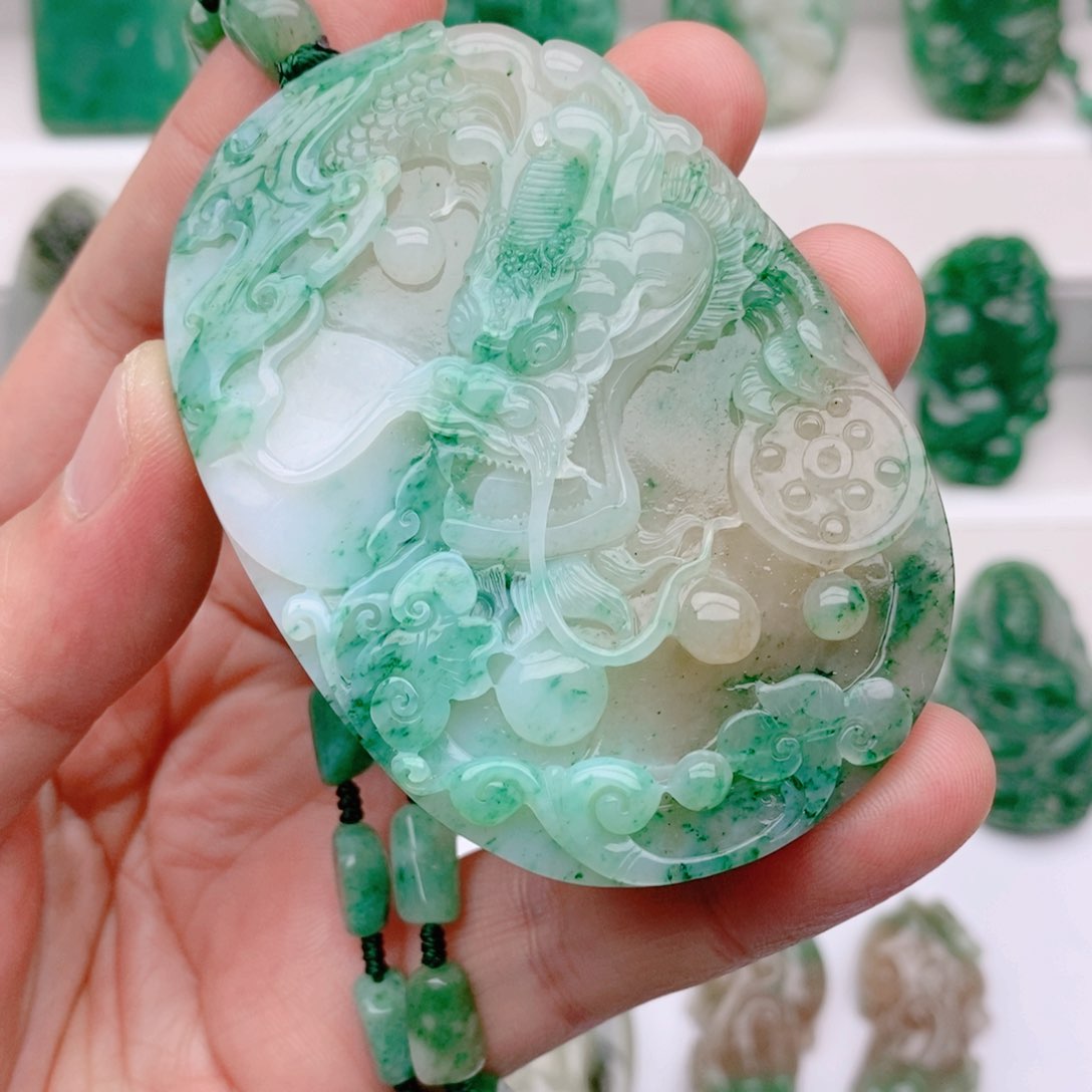 独山玉颈饰未镶嵌太***照