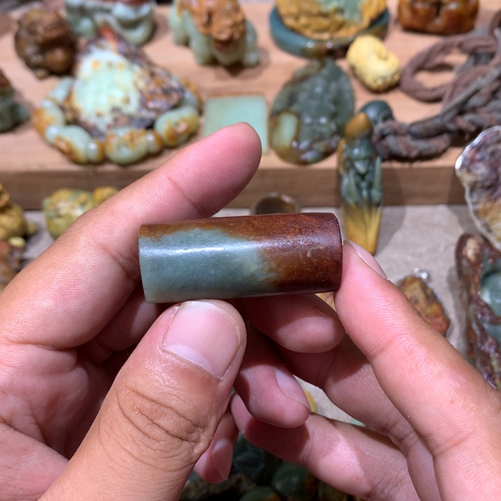 未镶嵌岫岩河磨玉（透闪石质玉）把件