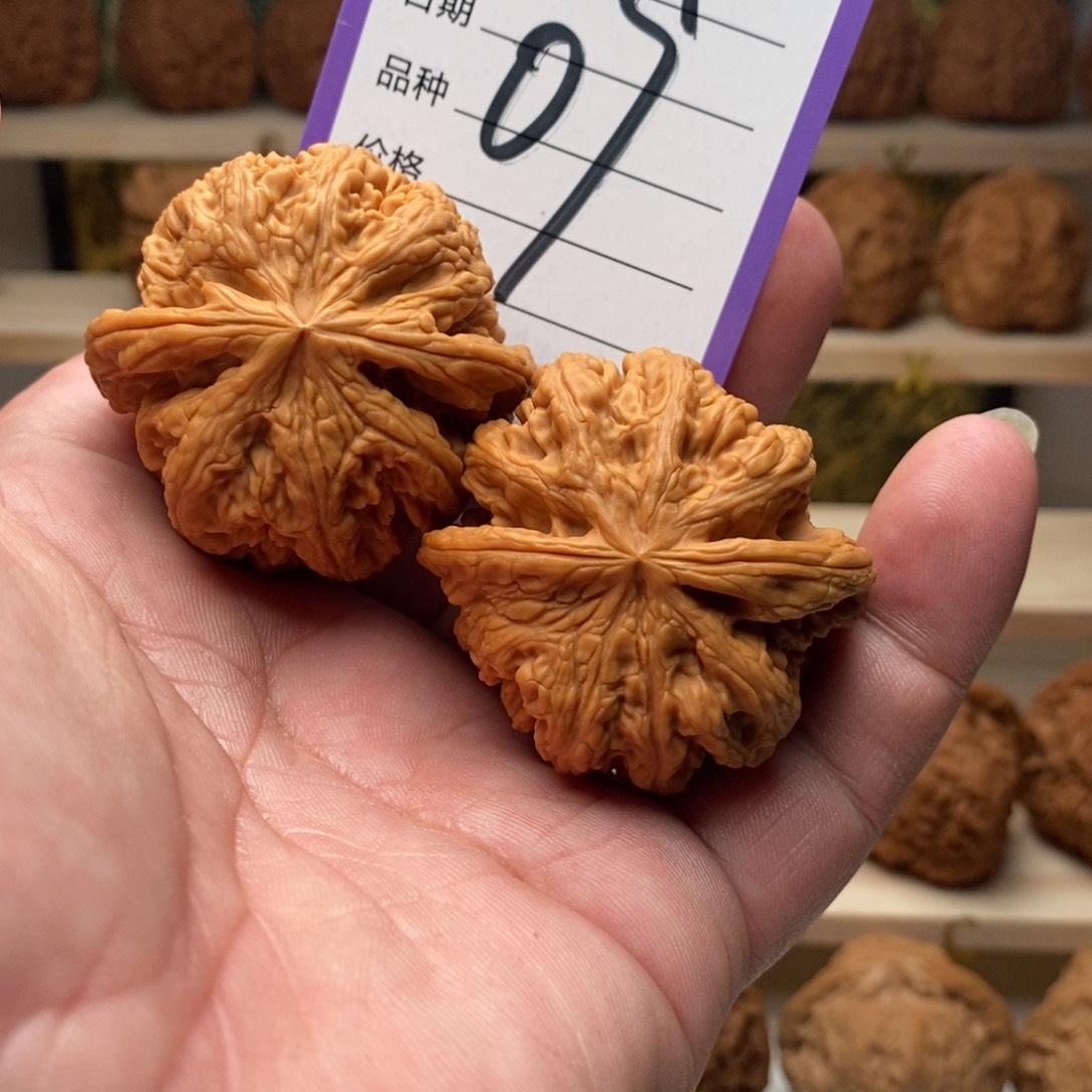 把件核桃45大粗筋，尖微修，54克