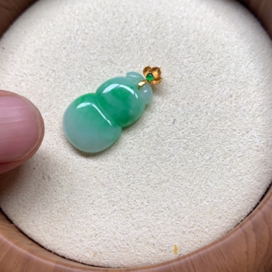 翡翠颈饰18K金镶嵌翡翠