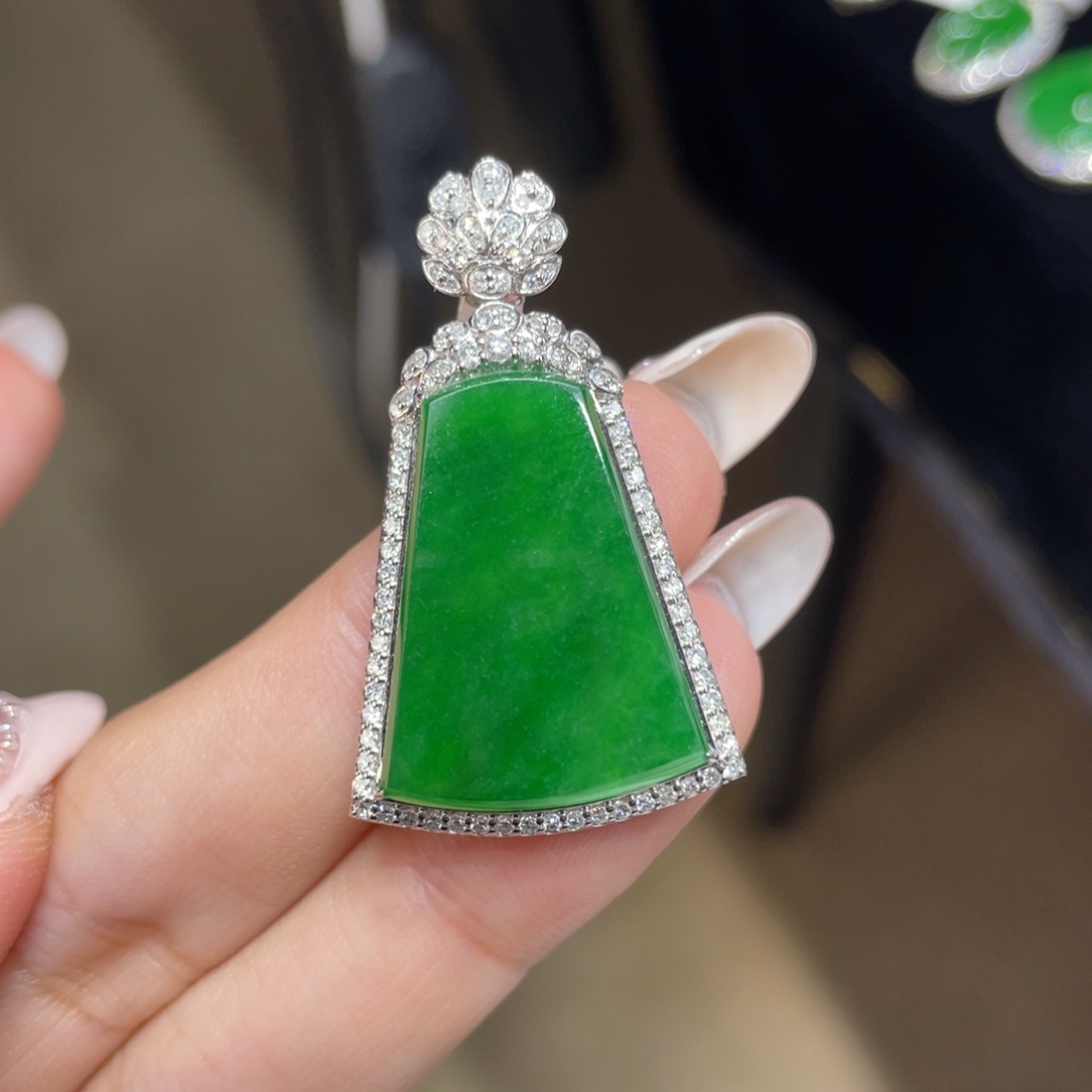 翡翠颈饰18K金镶嵌天然缅甸翡翠a货