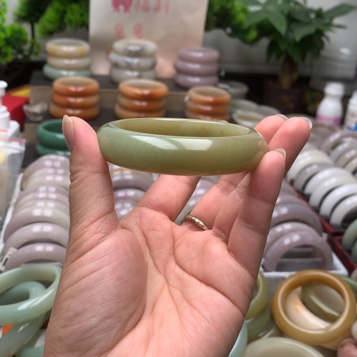 石英质玉未镶嵌手镯