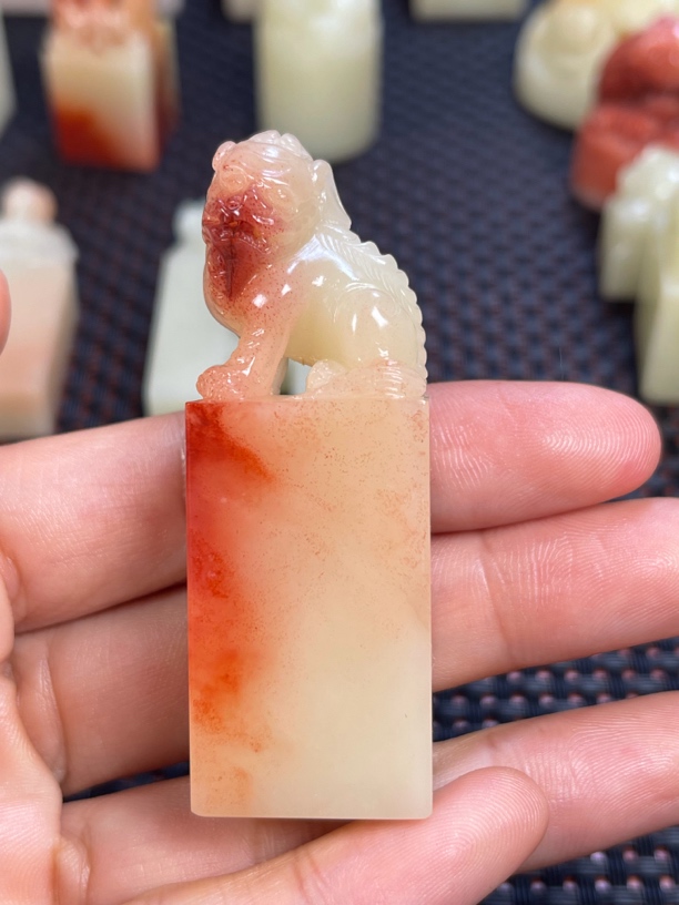 寿山结晶桃花芙蓉石古兽钮印章