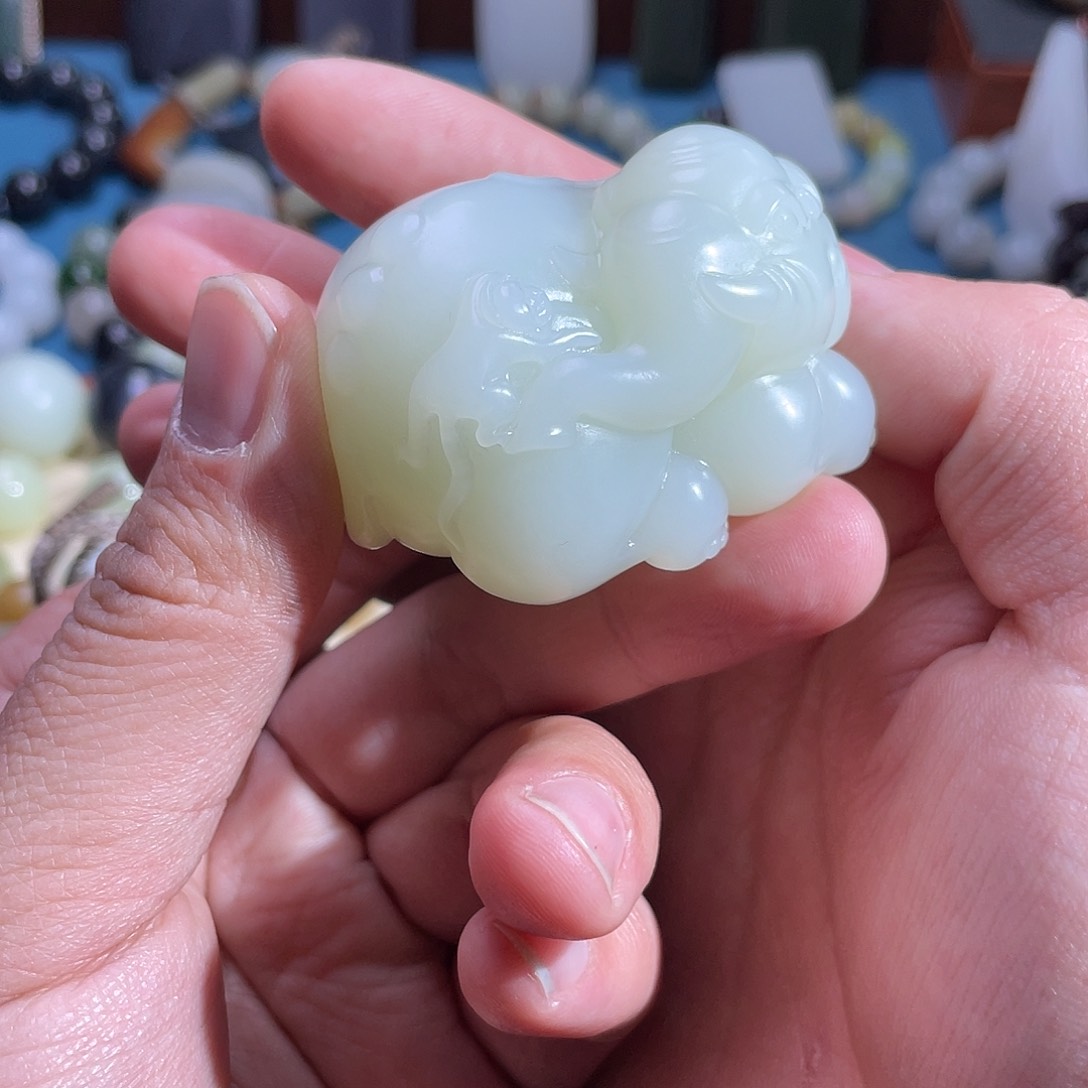 和田玉把件未镶嵌A***迹