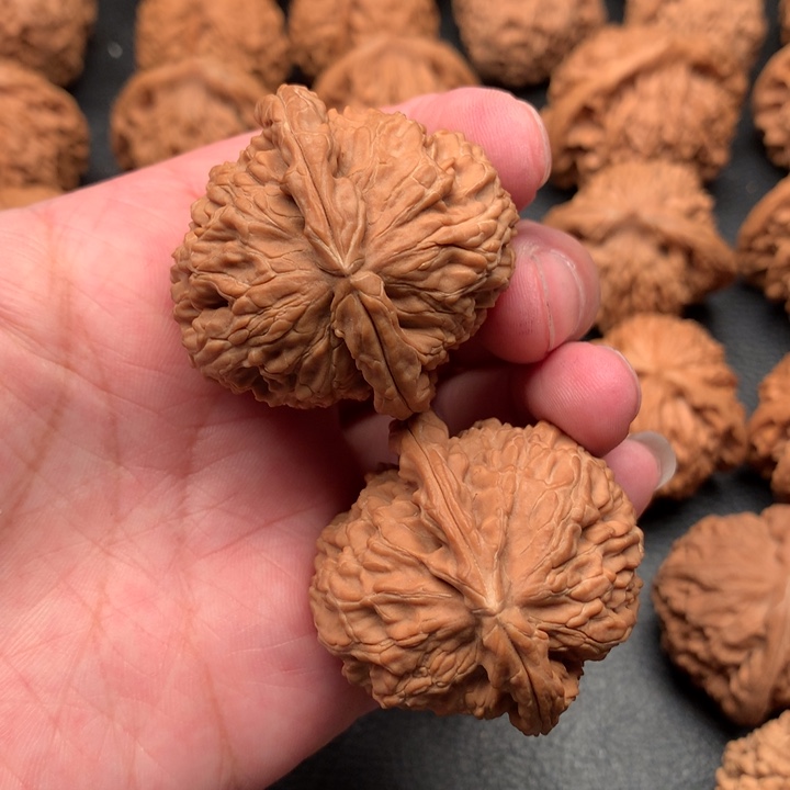 文玩核桃吊坠是*仔狮子头