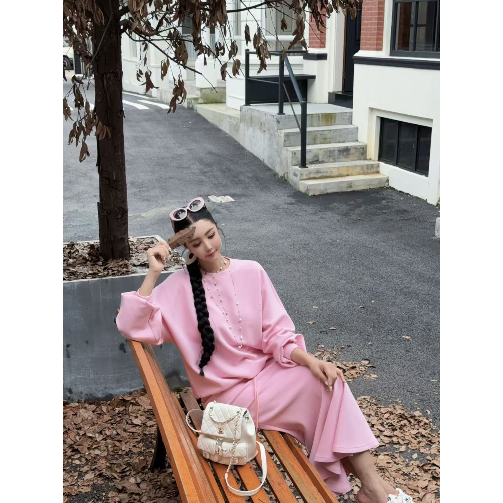 S300【秋日暖心】粉白两色圆领净版胸字母SL上衣半裙套装