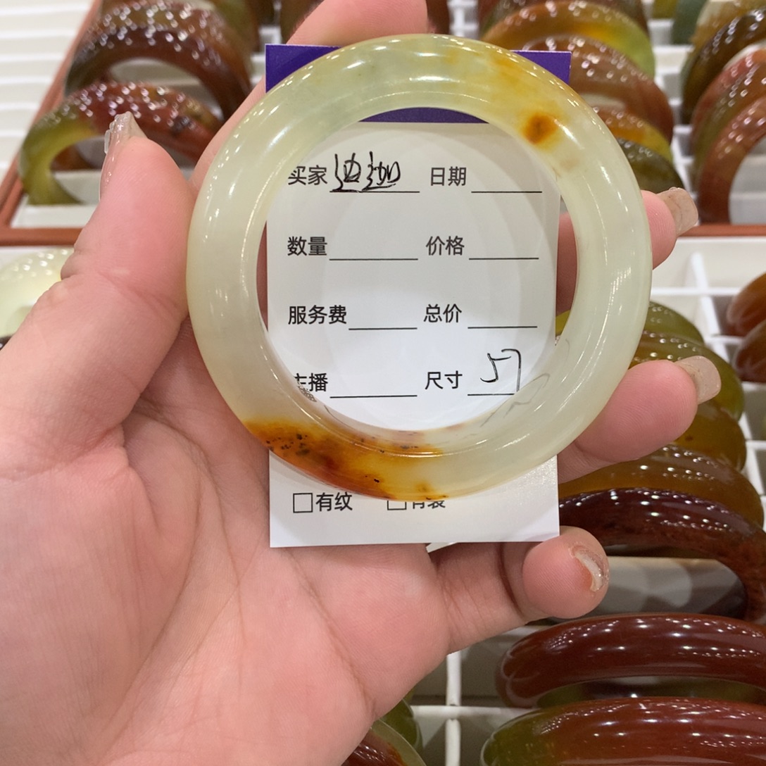 迪***！蛇纹石玉未镶嵌手镯