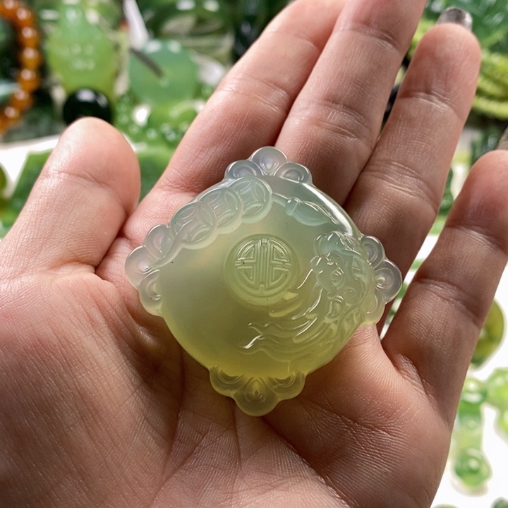 未镶嵌蛇纹石玉颈饰