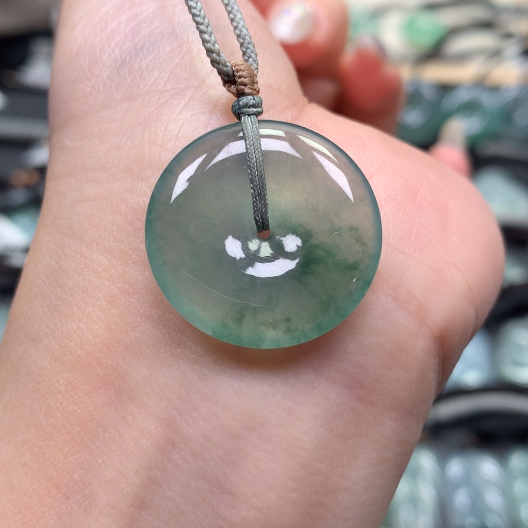 翡翠颈饰未镶嵌扣子