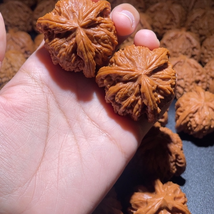 那***y吊坠桃核小妹三棱