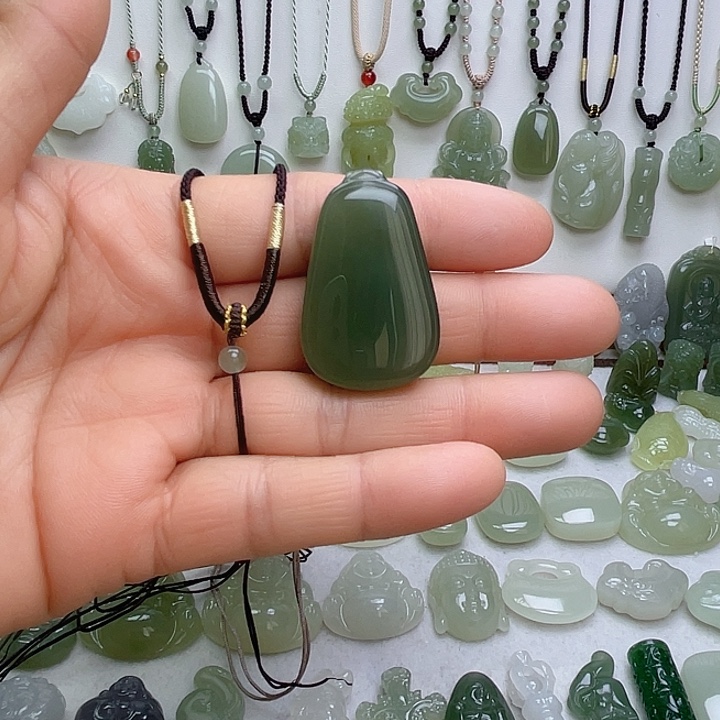 和田玉未镶嵌颈饰