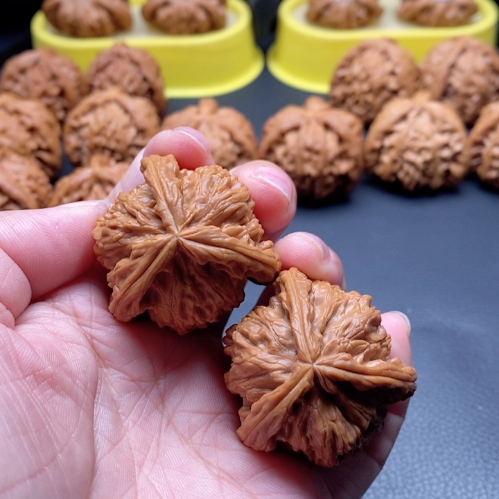 小***文玩核桃把件39尺拼接工艺品白奔