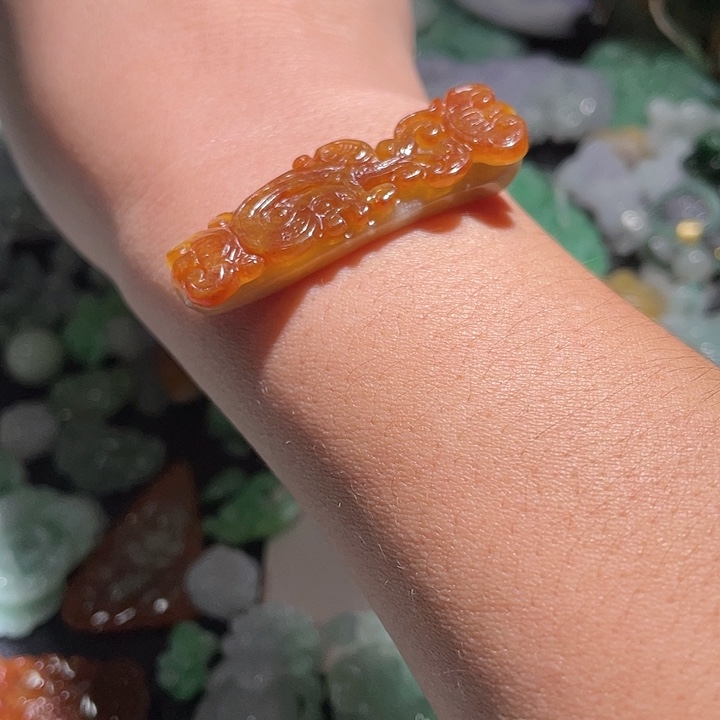 颈饰未镶嵌翡翠记****刻天