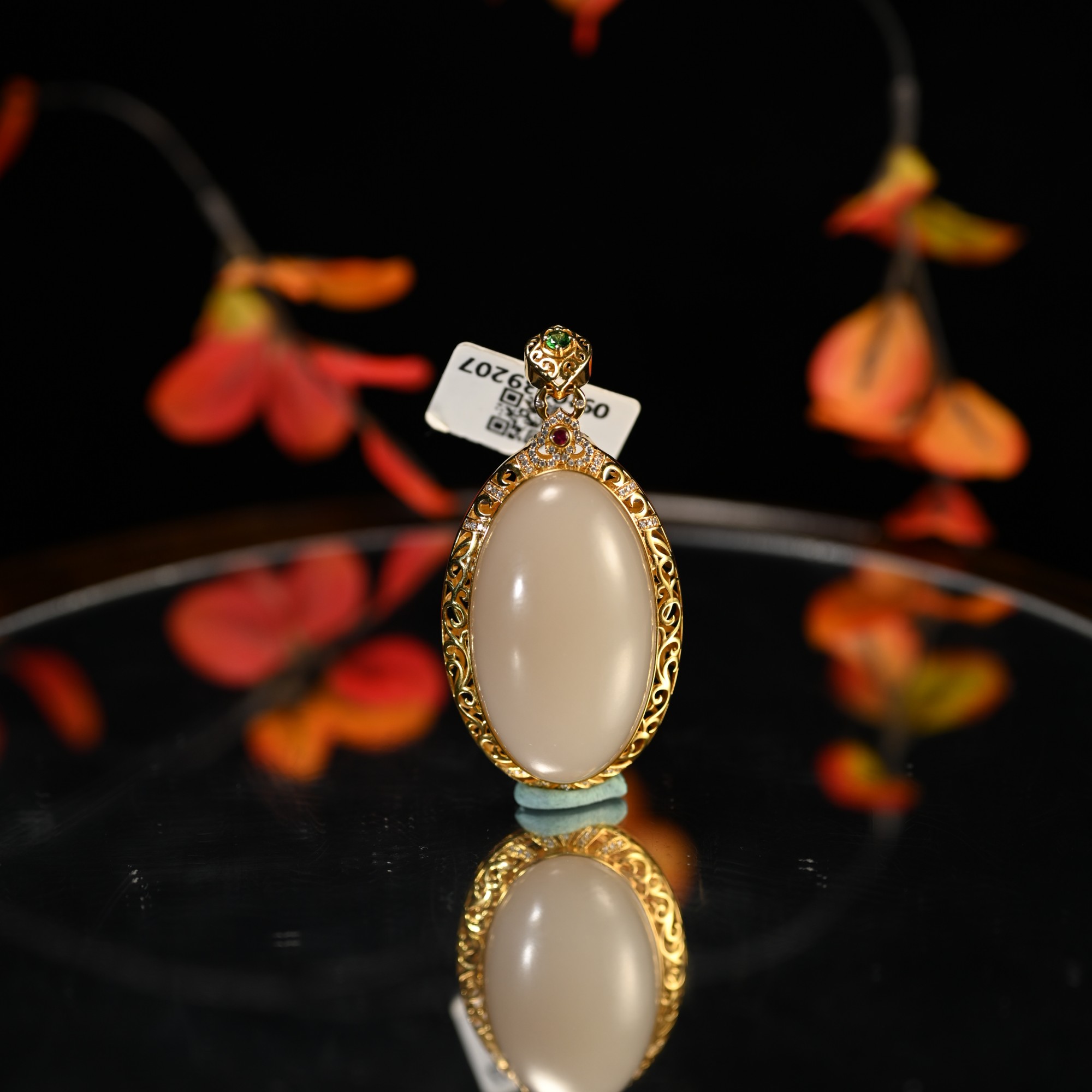 LOT8835 25YU109014和田玉蛋面挂件/匡时