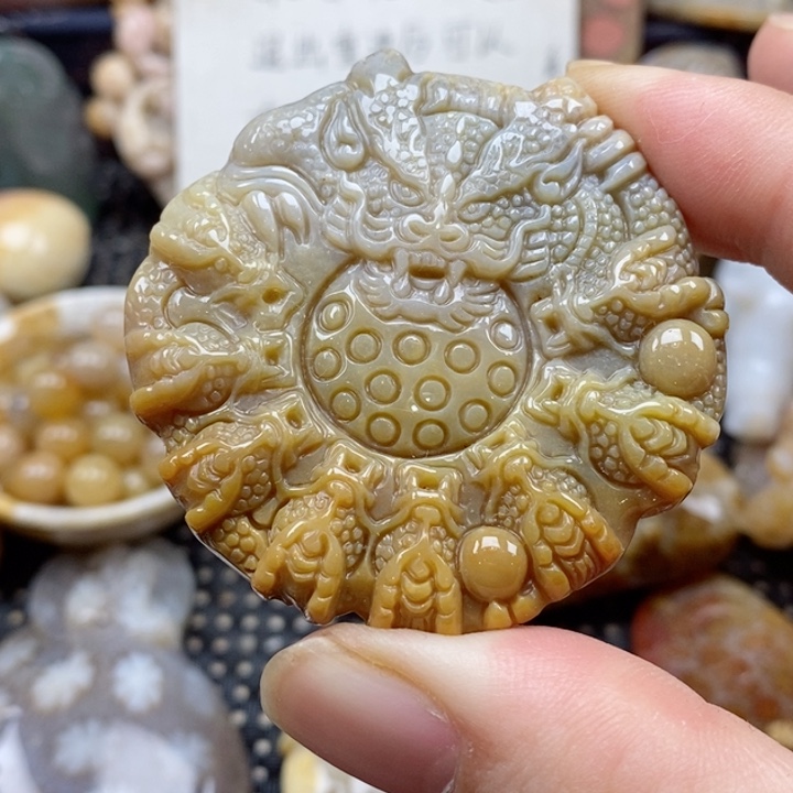 硅化珊瑚（珊瑚玉）颈饰未镶嵌