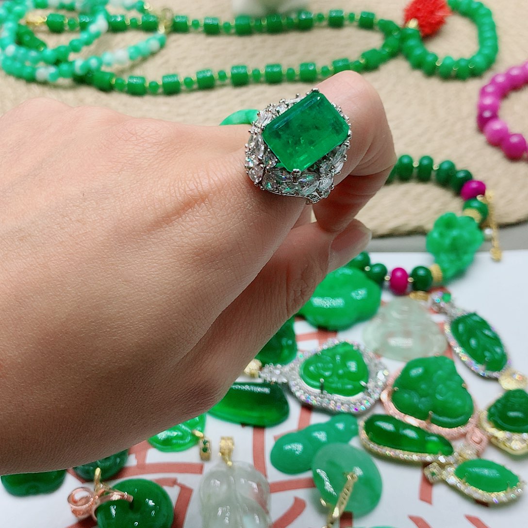 翡翠未镶嵌颈饰一图一物 实物为准