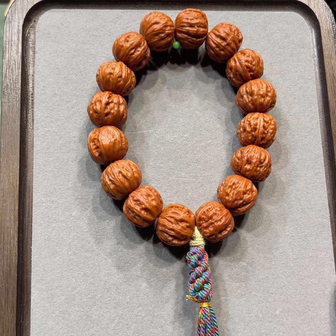 文玩核桃把件树王京八棱手持