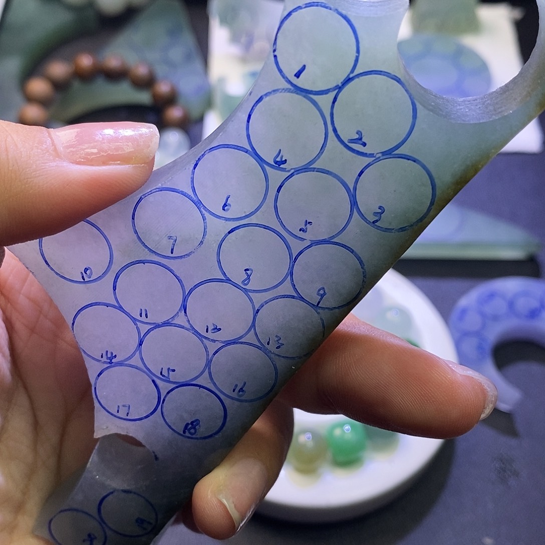 依***欧定制翡翠未镶嵌珠子