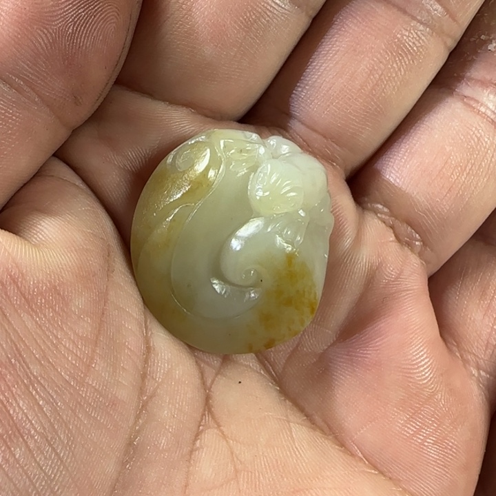 和田玉未镶嵌颈饰定制