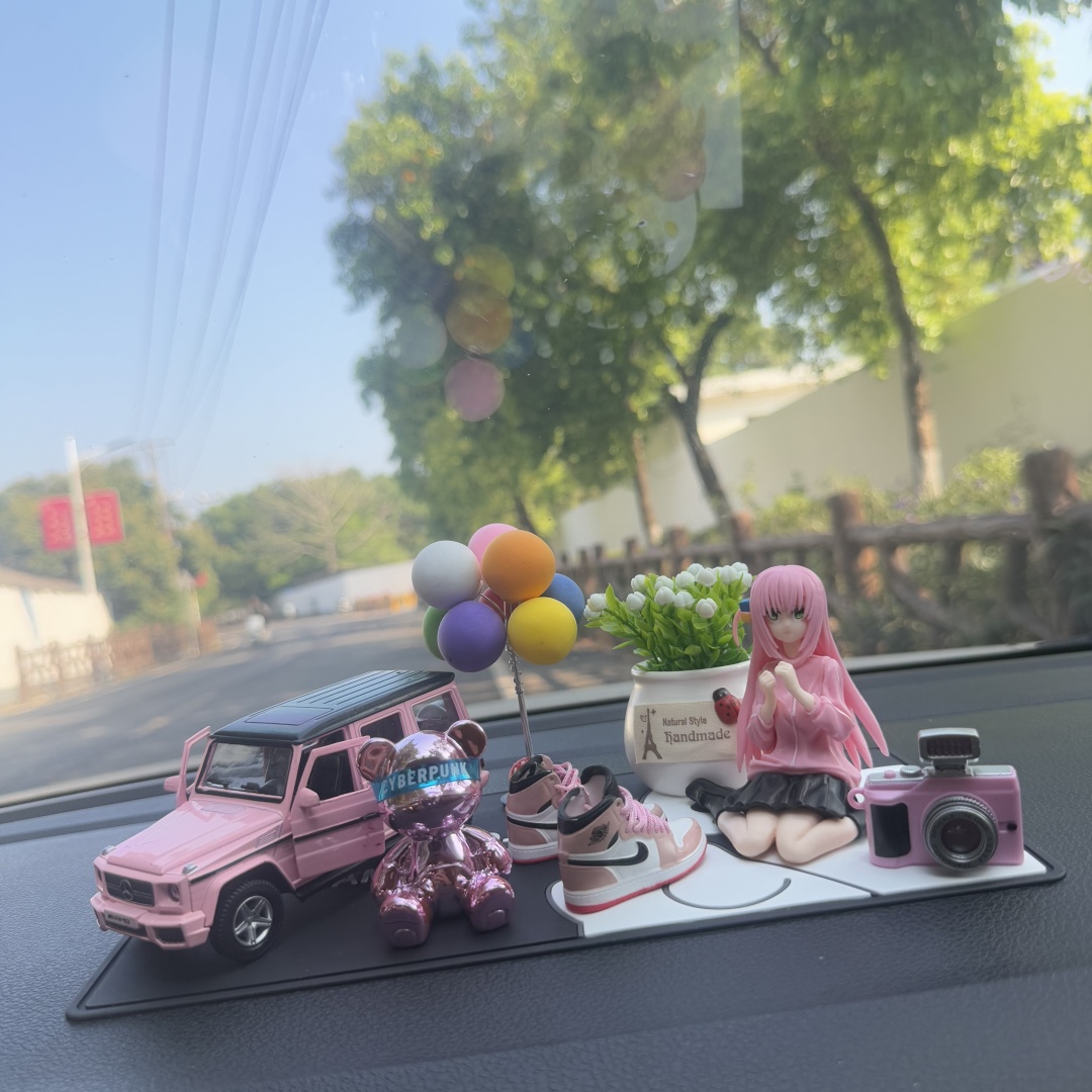 可爱小熊车载摆件二次元动漫孤独摇滚坐姿手办美少女模型车内装饰