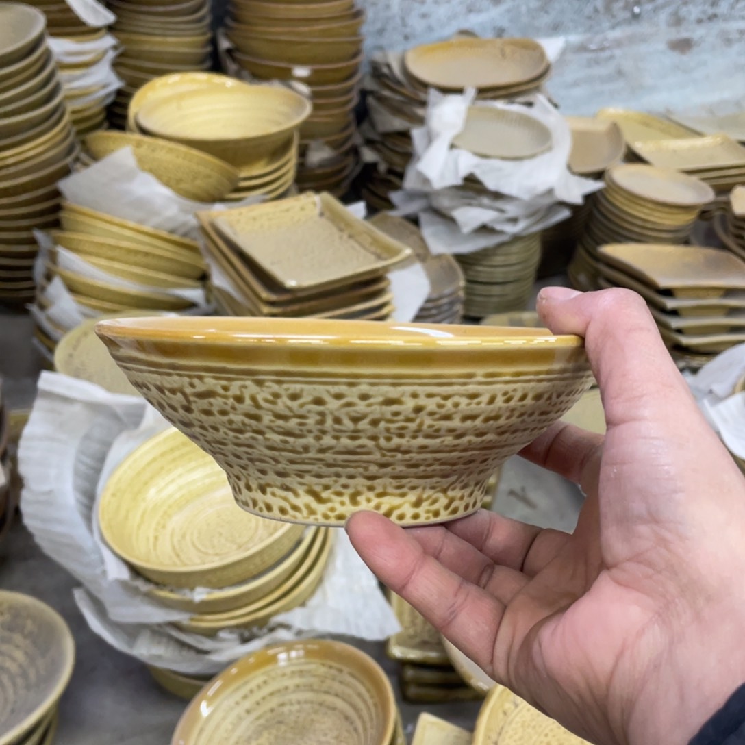 盘瓷器微瑕口径16.5两只