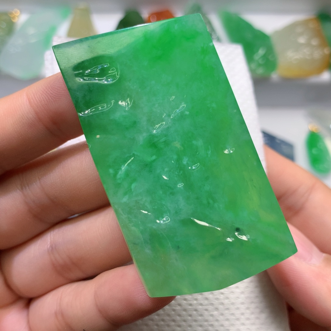 【闪购商品】颈饰未镶嵌翡翠年*人