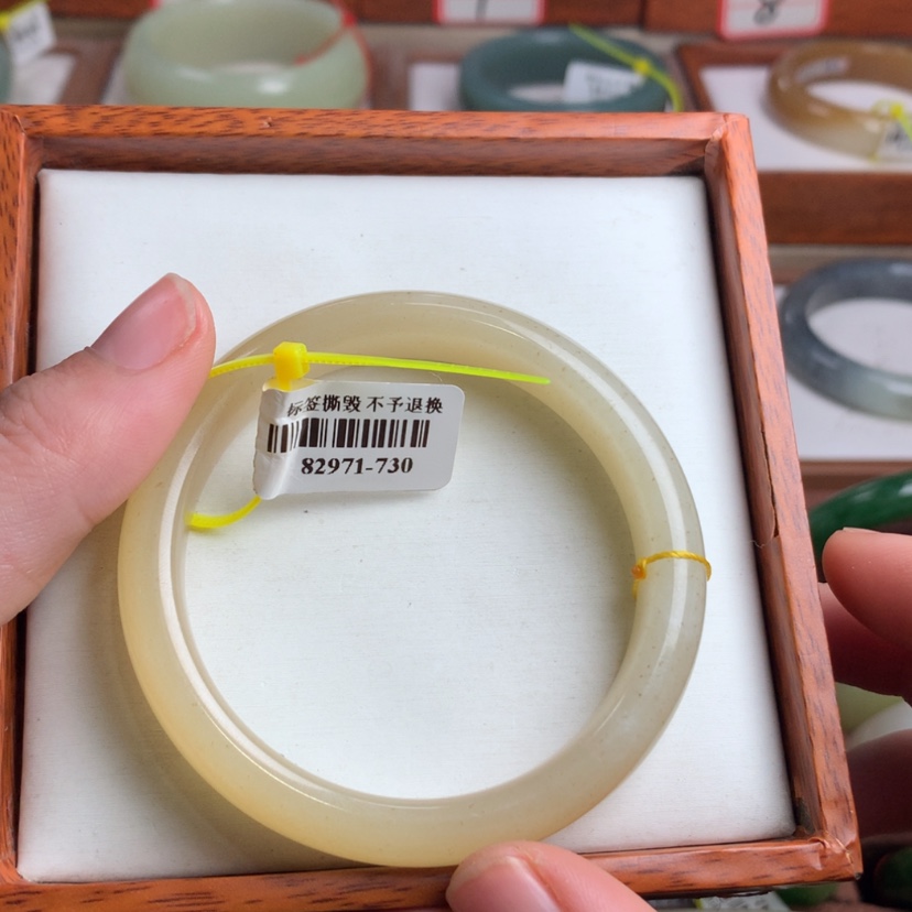 【闪购商品】和田玉手镯未镶嵌