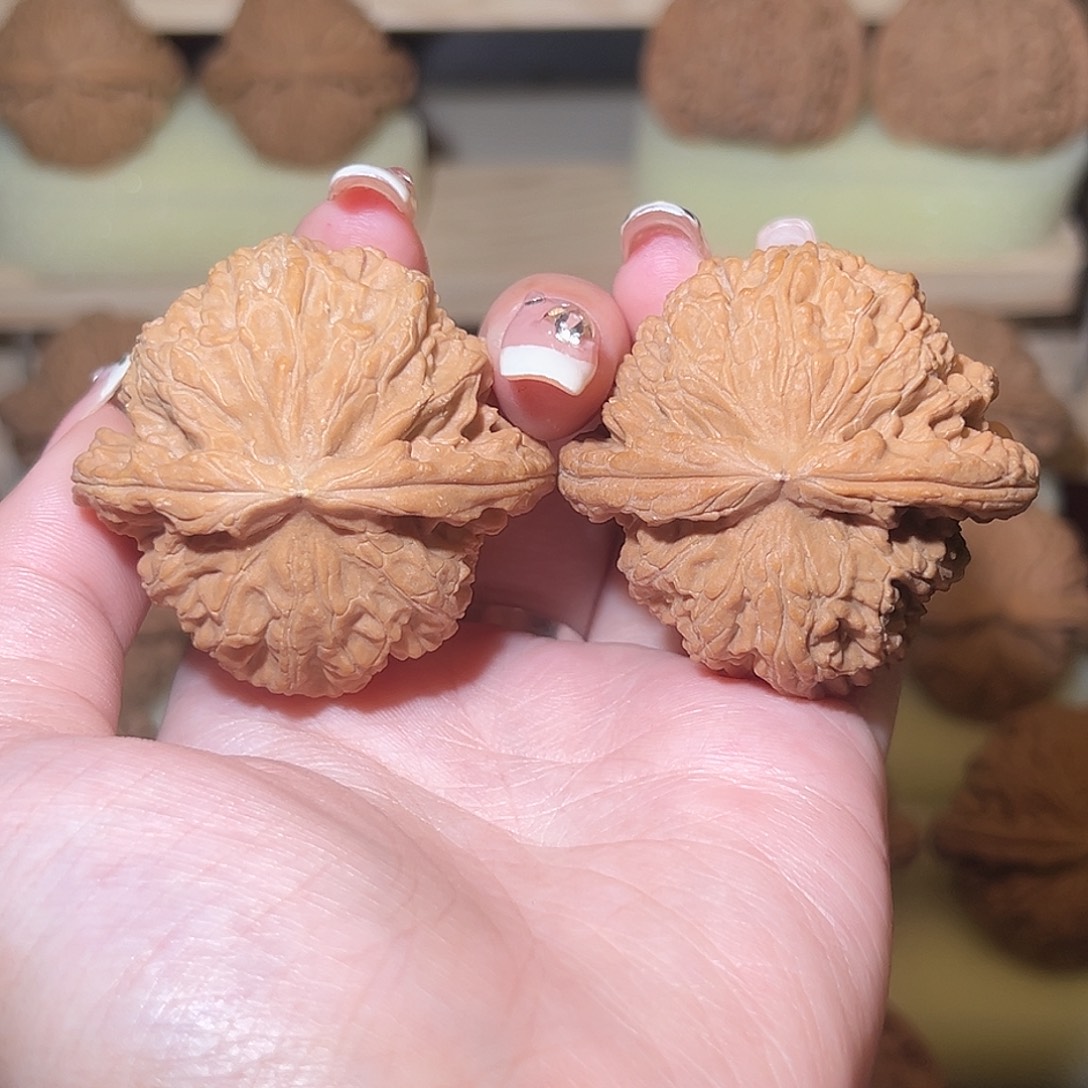 吊坠文玩核桃46闷白