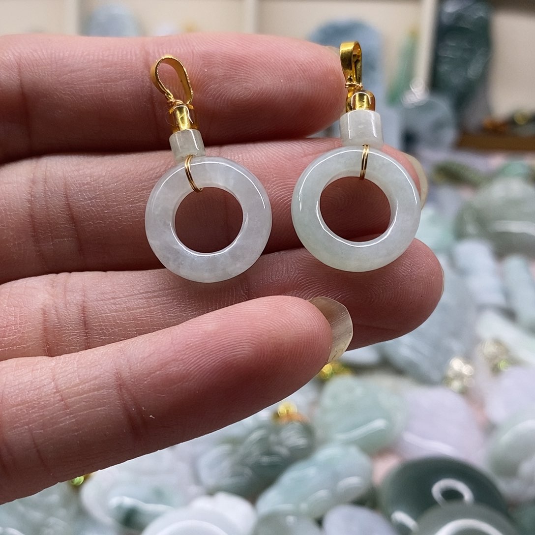 颈饰未镶嵌翡翠天然