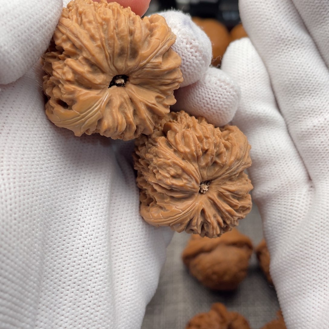 文玩核桃把件38炮弹细碎蚂蚁纹凹底儿南疆