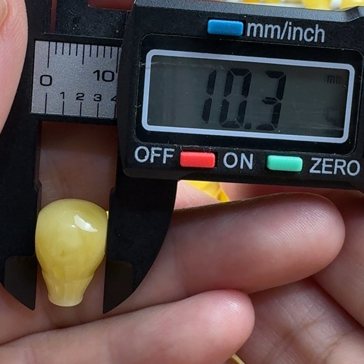 未镶嵌琥珀裸石18