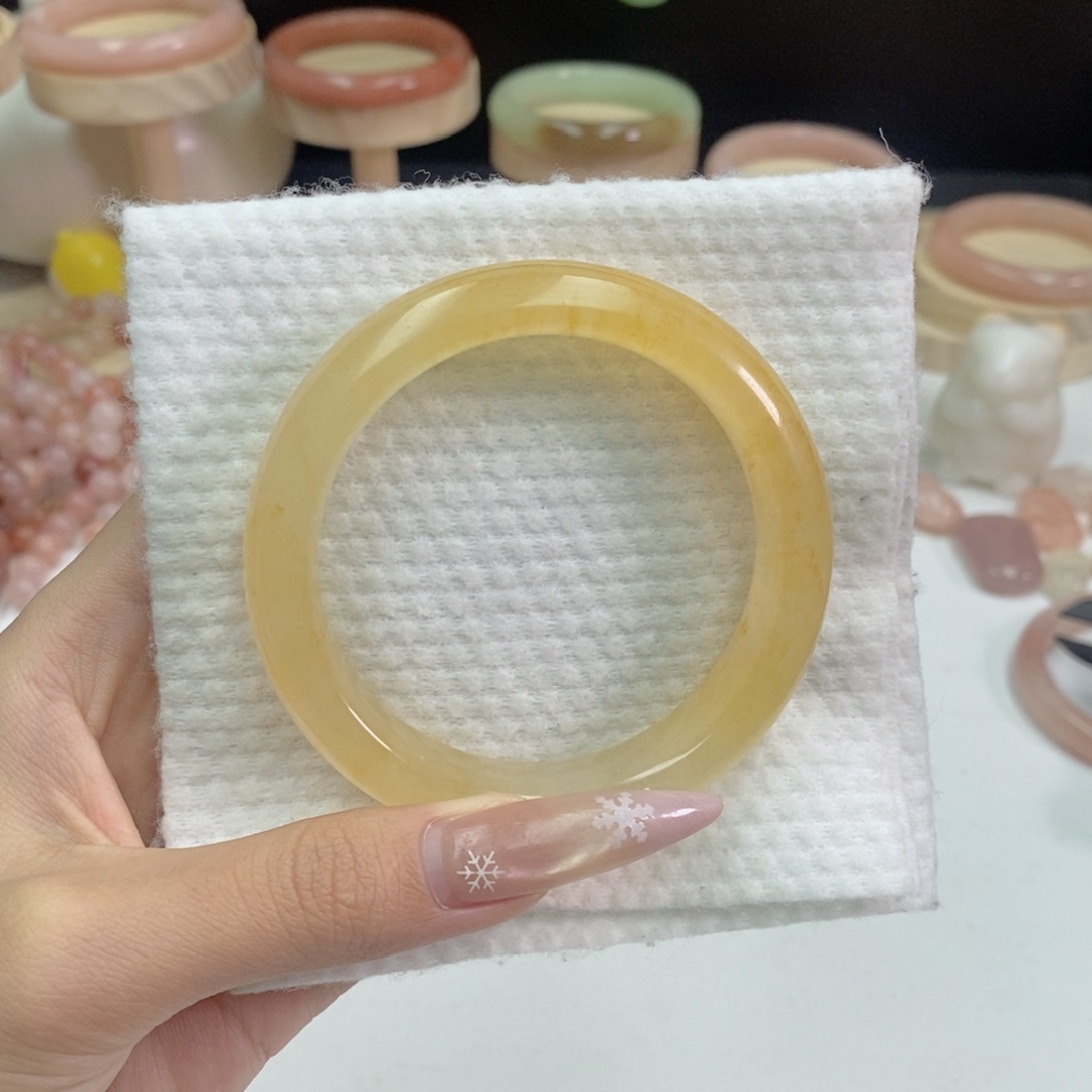 喵***)石英质玉未镶嵌手镯