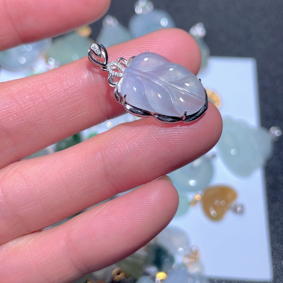 翡翠颈饰18K金镶嵌翡翠