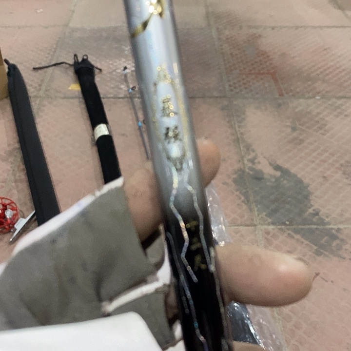 本丁3.6米鱼竿一根。