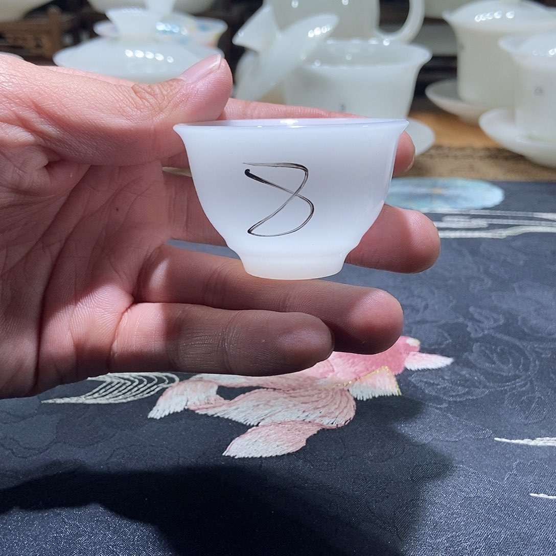 这么早还没有下班吧不回电话啊