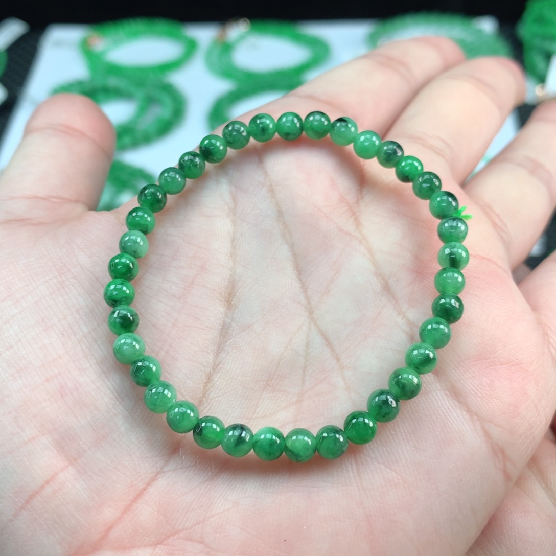 翡翠手链未镶嵌翡翠