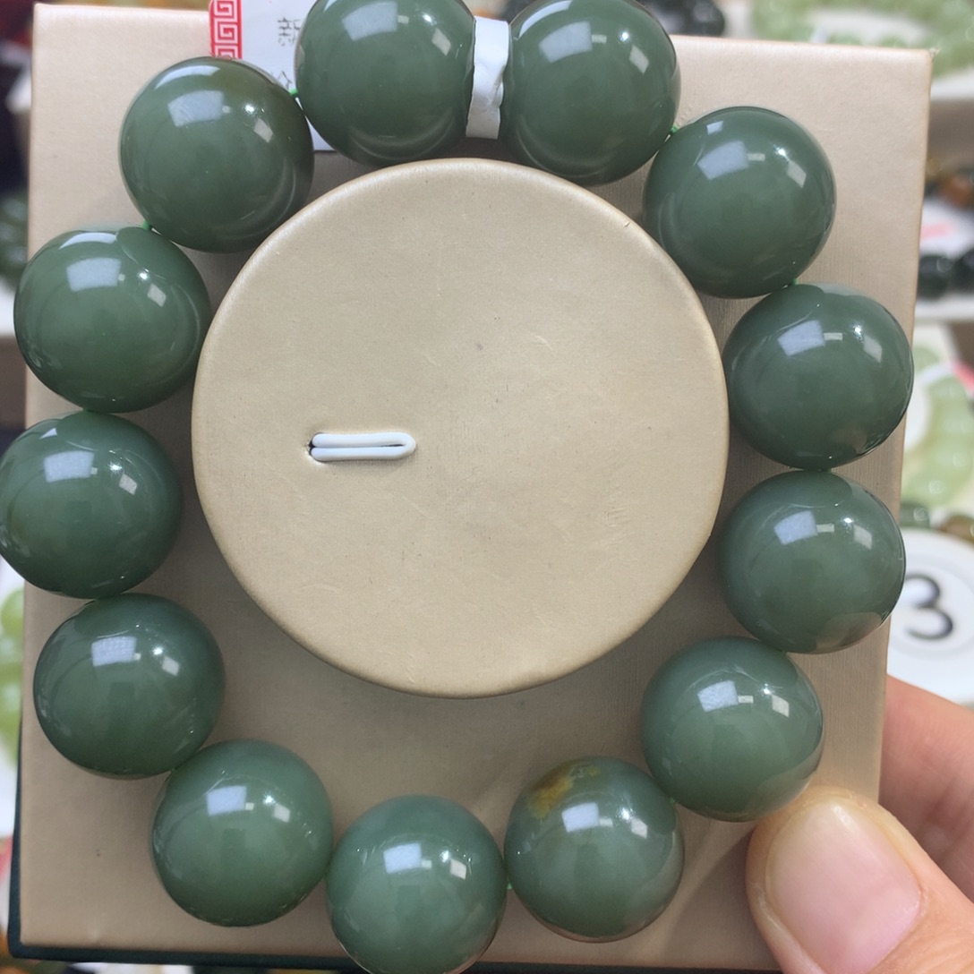 岁***月和田玉未镶嵌手链