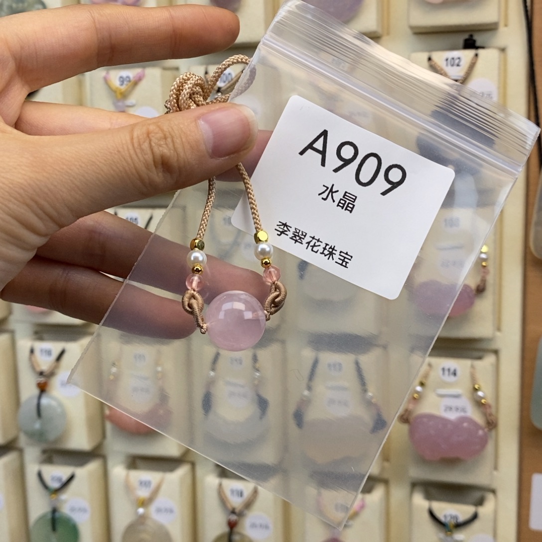 莉***.玛瑙/玉髓未镶嵌颈饰