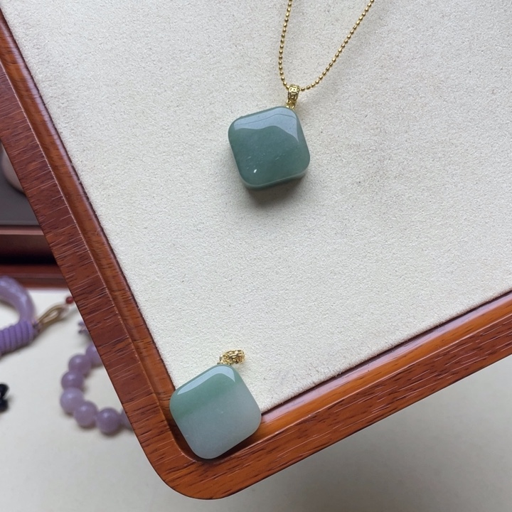 非金属佘太翠石英岩玉随机发