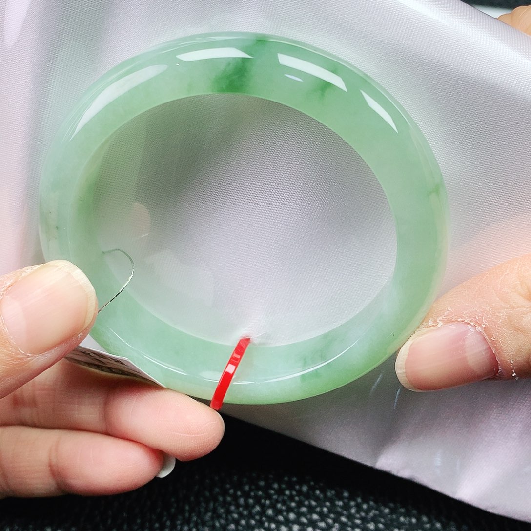 翡翠手镯未镶嵌54贵