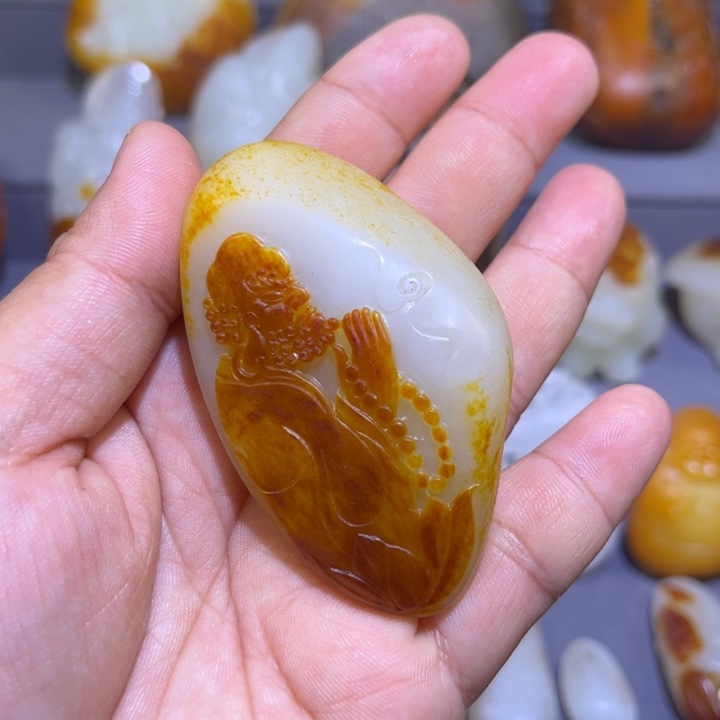 芜***子和田玉未镶嵌颈饰