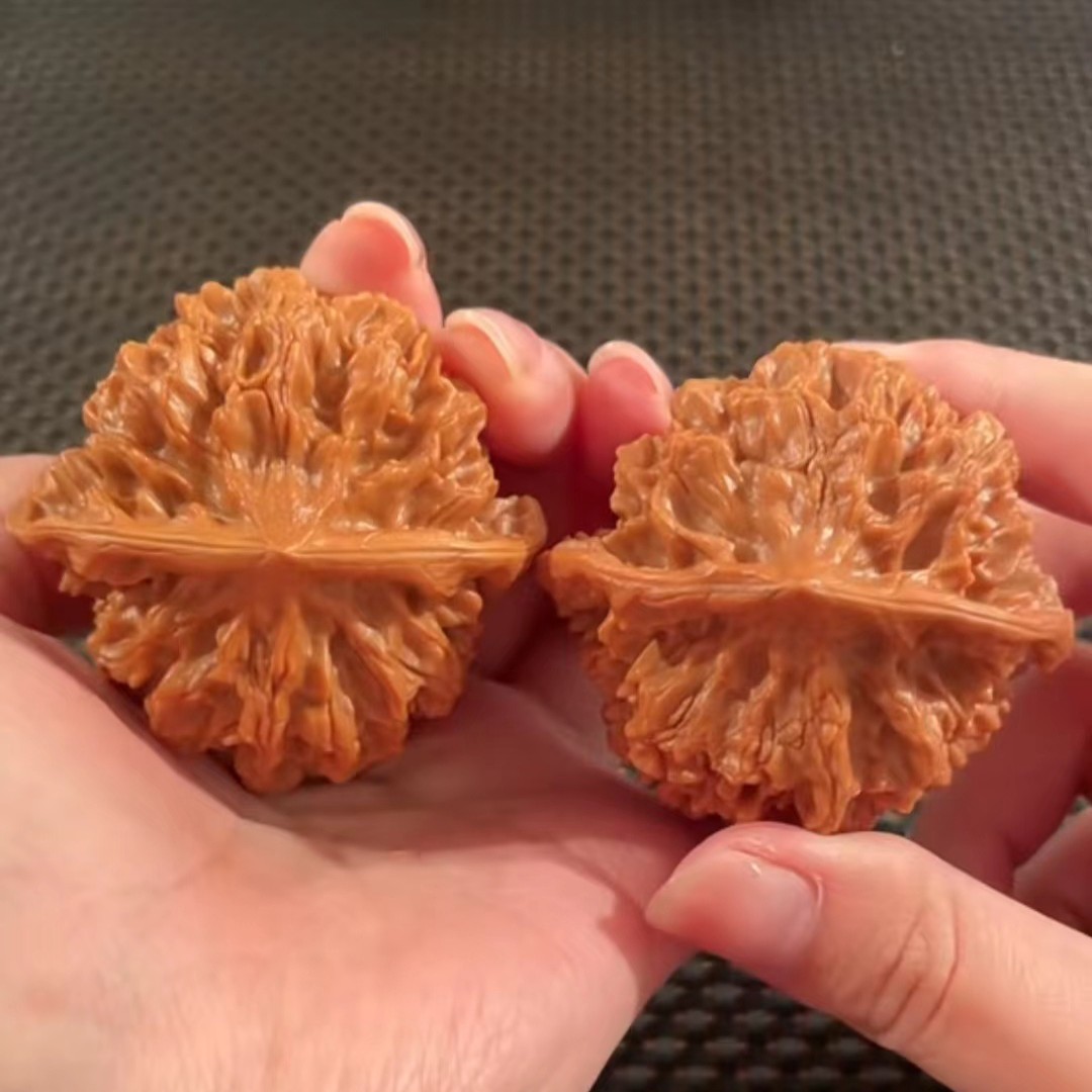 秦岭野生灯笼文玩核桃