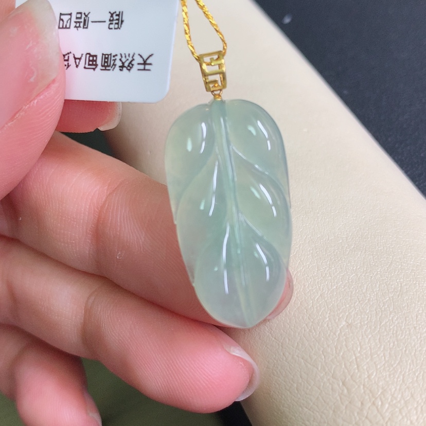 【闪购商品】翡翠颈饰18K金镶嵌叶子