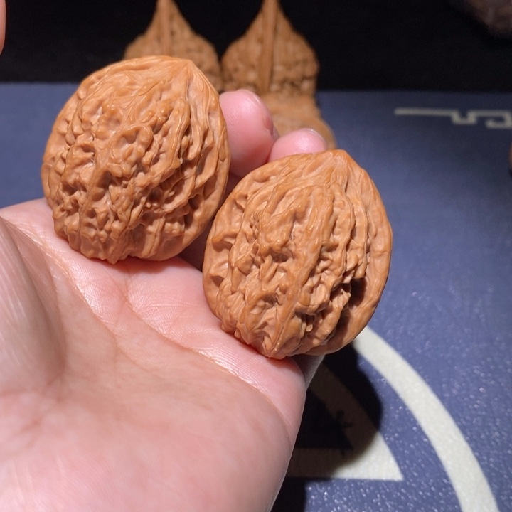 文玩核桃吊坠鸡心