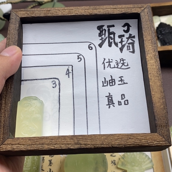 未镶嵌蛇纹石玉颈饰